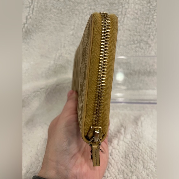 Gucci Tan GG Monogram Zip Around Wallet - Picture 7 of 12